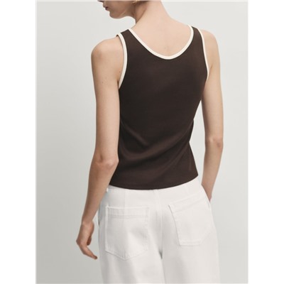 Camiseta canalé contraste cuello pico