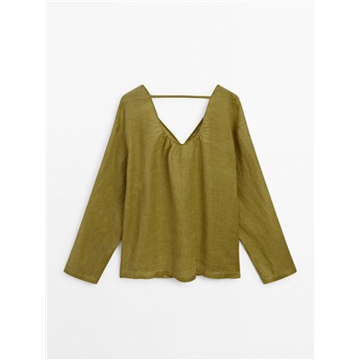 100% linen oversize blouse with low-cut back