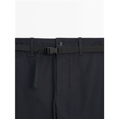 Pantalón chino cinturón relaxed fit