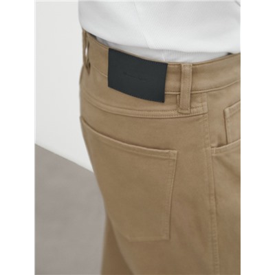 Pantalón tejanero sarga tapered fit