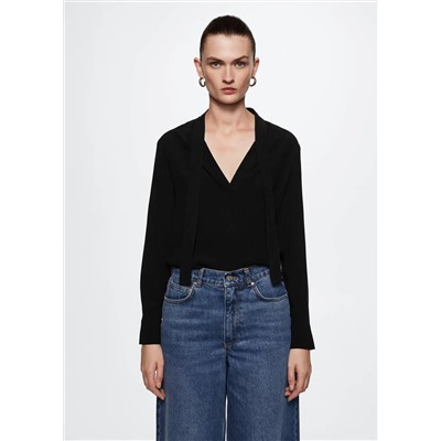 Blusa lazo cuello -  Mujer | MANGO OUTLET España
