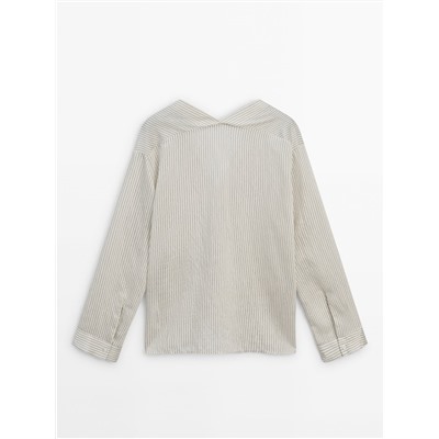 Camisa rayas cuello pico