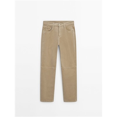 Pantalón micropana slim fit detalle costura