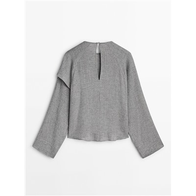 Blusa con algodón detalle volante