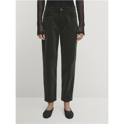Pantalón micropana slim fit detalle costura