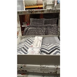 Набор пододеяльник 200x220 см +простынь 240х260 см2+2наволочки50*70)  STOCK