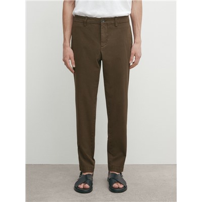 Pantalón estructura slim fit