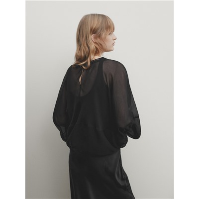 Blusa semitransparente cordón