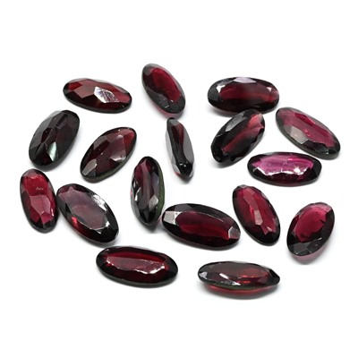 Кабошон из граната овал гр.6*12мм, 2,25ct.