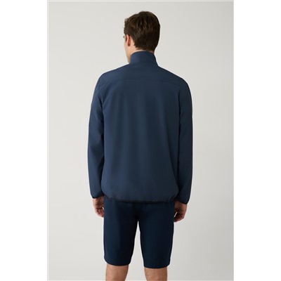 Navy Blue возле файловой накладной на молнии на молнии