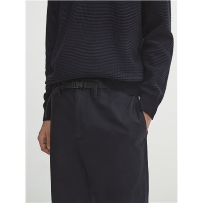 Pantalón chino cinturón relaxed fit