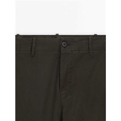 Pantalón chino microsarga tapered fit