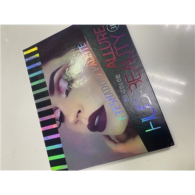 Тени HudaBeauty Allure Eyeshadow Palette 3D 20 color (1 цвет слегка поврежден)