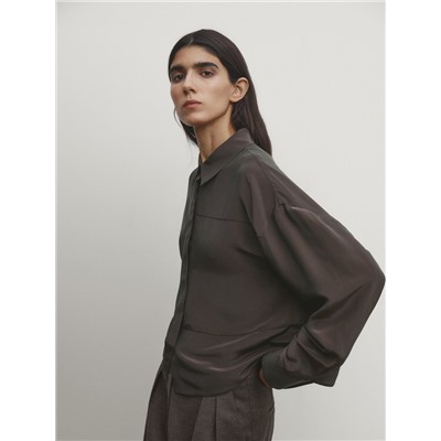 Camisa con seda detalle costura
