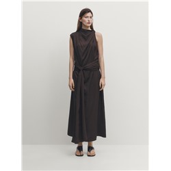 Vestido largo asimétrico satinado lazada