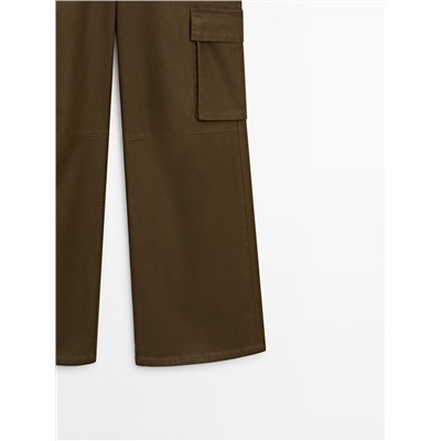 Pantalón cargo encerado