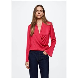 Blusa satinada cuello cruzado -  Mujer | MANGO OUTLET España