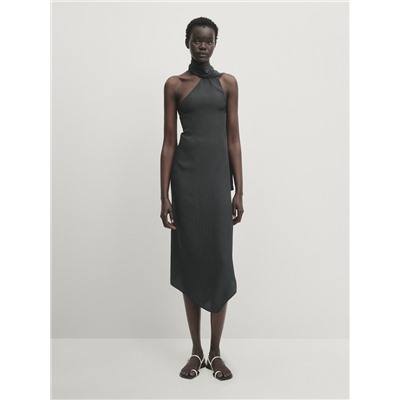 Vestido midi detalle cuello lazada
