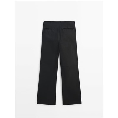 Pantalón encerado detalle costura