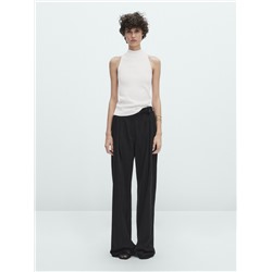 Top halter canalé detalle corte hombro