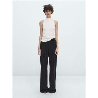 Top halter canalé detalle corte hombro