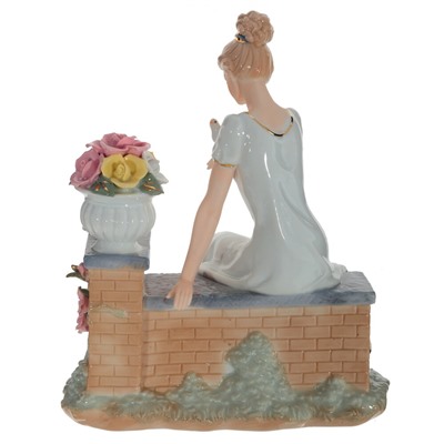 Фигурка декоративная "Девушка с голубями", L22 W15 H26 см