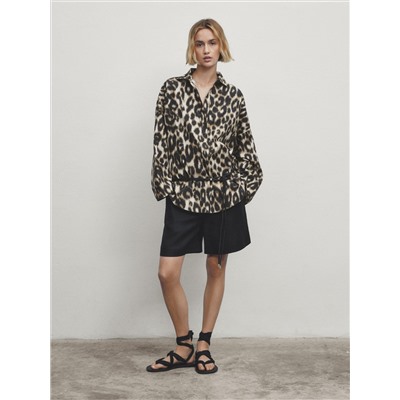 Camisa cuello polo animal print