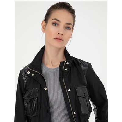 Сезонное пальто черного Slim Fit