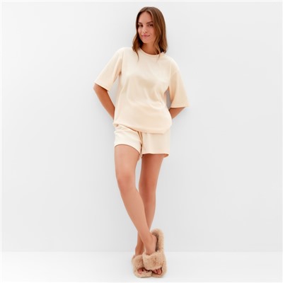 Костюм женский (футболка и шорты) KAFTAN Plushy размер 52-54, молочный