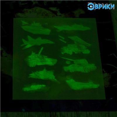 Набор для рисования в темноте «Военная техника», ручка с фонариком и невидимыми чернилами