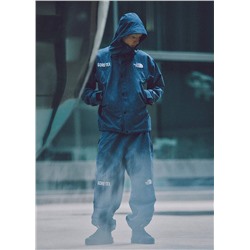 The Nort*h Fac*e невероятно тёплая куртка из ткани Gor*e - Te*x, модель унисекс. Отшиты на фабрике из остатков оригинальных тканей бренда ( цена на оф сайте выше 65 000 )