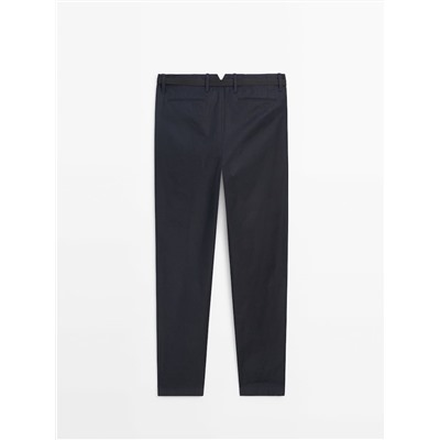 Pantalón chino cinturón relaxed fit
