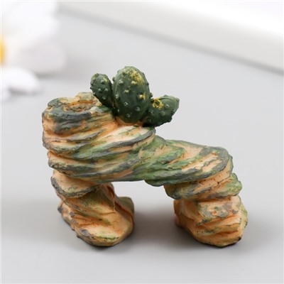 Фигурка для флорариума полистоун «Сад камней и кактус», 5×2.8×4.5 см