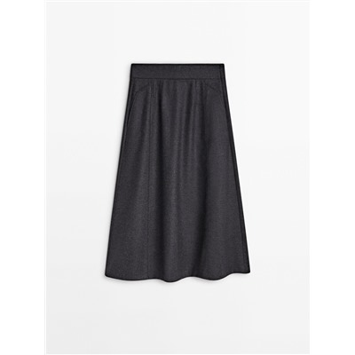 Falda midi gris con lana