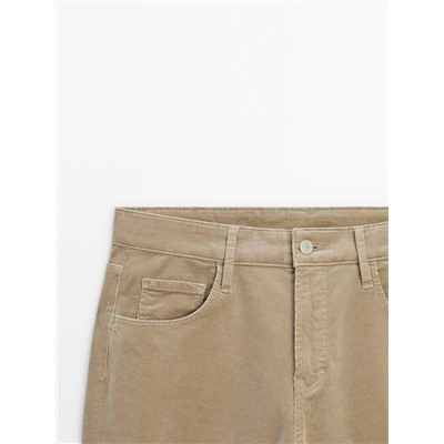 Pantalón micropana slim fit detalle costura