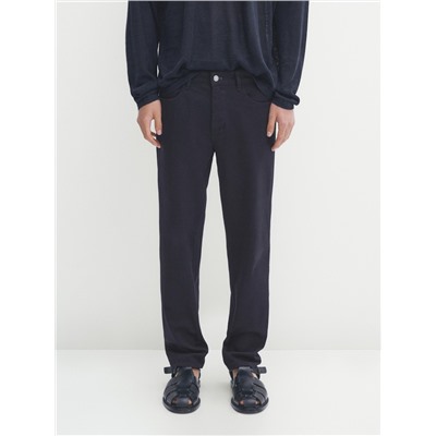 Pantalón tejanero sarga tapered fit