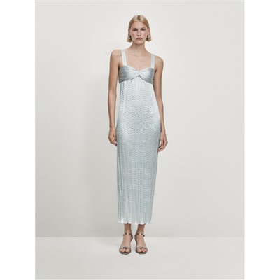 Vestido midi satinado plisado