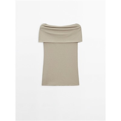 Off-the-shoulder top