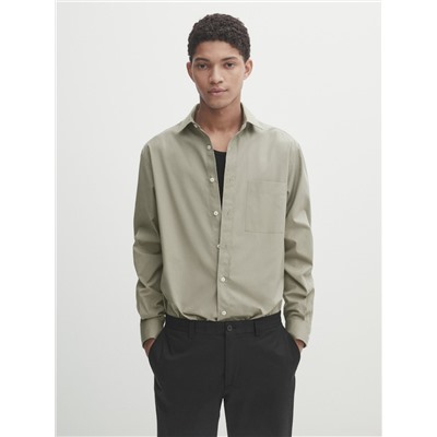 Camisa popelín bolsillo regular fit