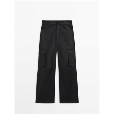 Pantalón cargo encerado