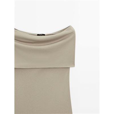 Off-the-shoulder top