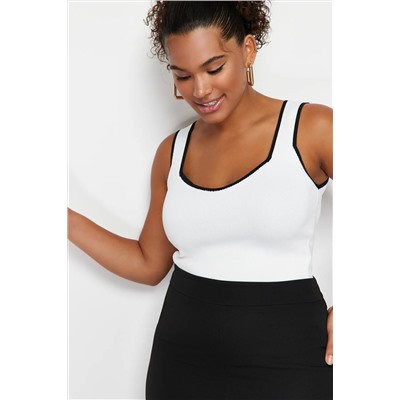 Линия Ecru Детальная квадратная блузка Bodycon Blouse TBBSS24AF00052