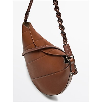 Bolso media luna piel napa asa trenzada