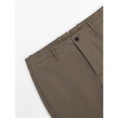 Pantalón chino microestructura slim fit