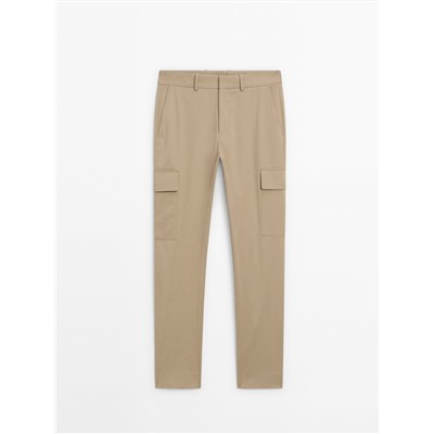 Pantalón cargo tapered fit