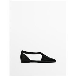 Zapato plano cruzado