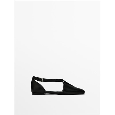 Zapato plano cruzado