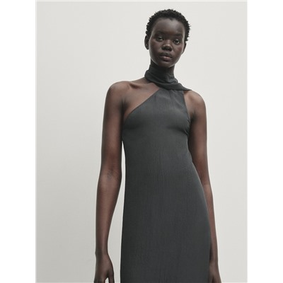 Vestido midi detalle cuello lazada
