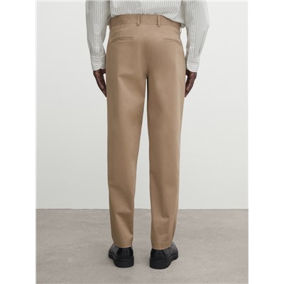 Pantalón chino tapered fit