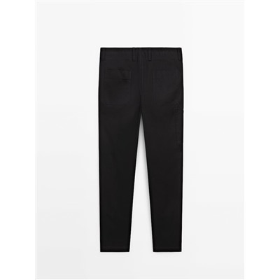 Pantalón detalle bolsillo relaxed fit